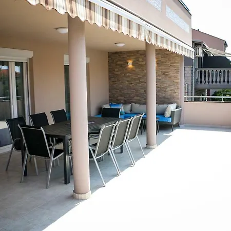 Tomljenovic Apartment *
